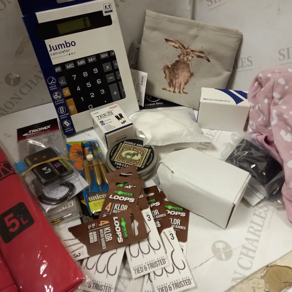 ASSORTED HOUSEHOLD ITEMS 