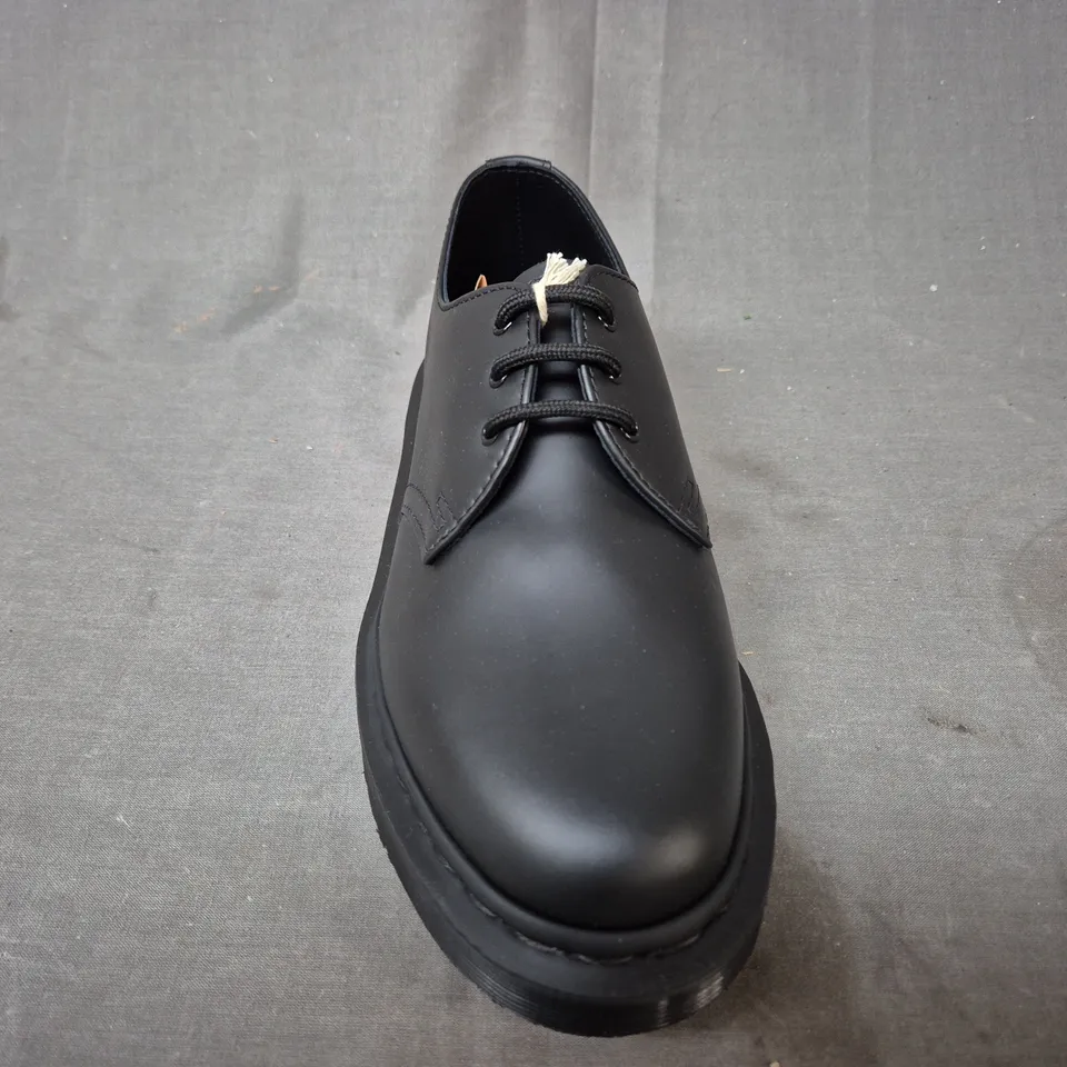 BOXED PAIR OF DR MARTENS 1461 MONO SHOES IN BLACK UK SIZE 6