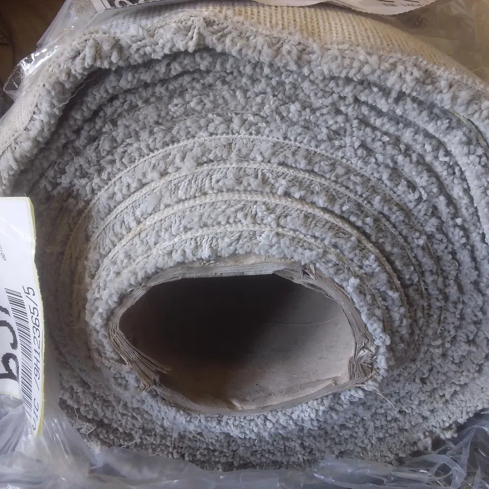 ROLL OF QUALITY FIRST IMPRESSIONS CLOSE SHAVE 4×5.7M