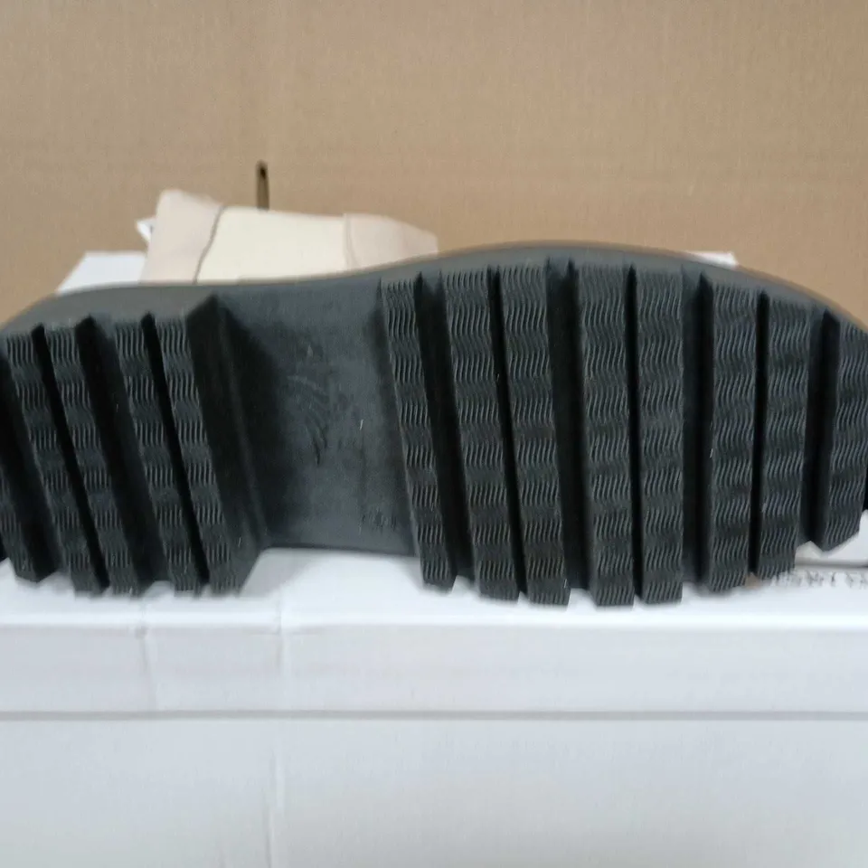 BOXED PAIR OF SHOES BY EMMA CHELSEA BOOTS – WHITE LEATHER-LOOK WITH BLACK LUG SOLE UK SIZE 5