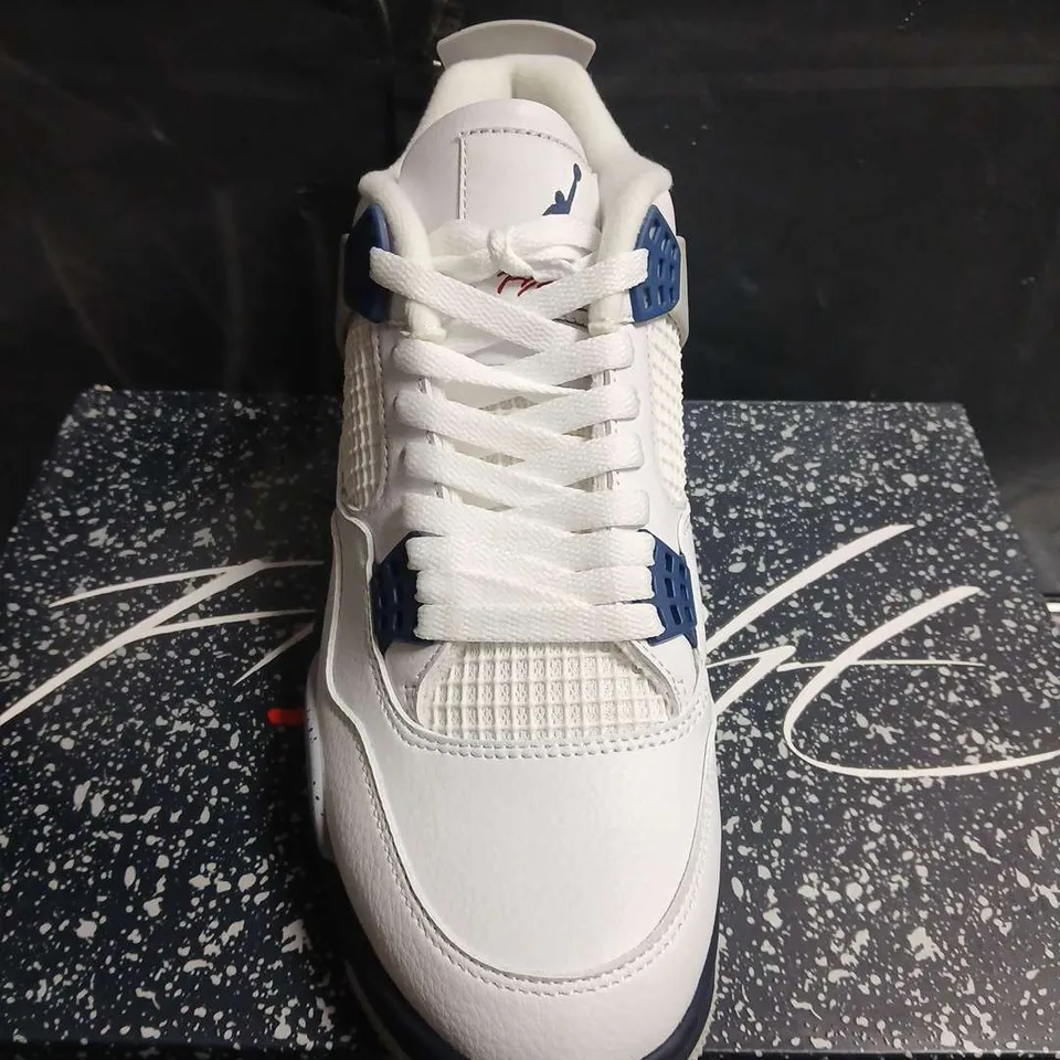 BOXED PAIR OF AIR JORDAN 4 RETRO WHITE/BLUE SNEAKERS – UK SIZE 9