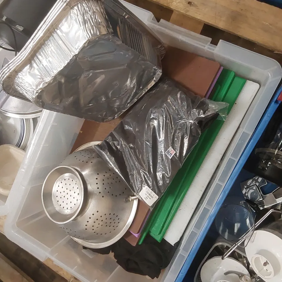 PALLET CONTAINING A LARGE QUANTITY OF ASSORTED CATERING ITEMS ECT