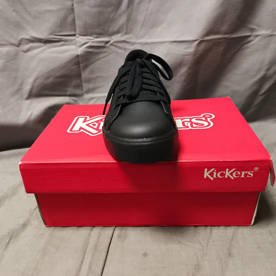 BOXED PAIR OF KICKERS KIDS SHOES IN BLACK SIZE EU 31
