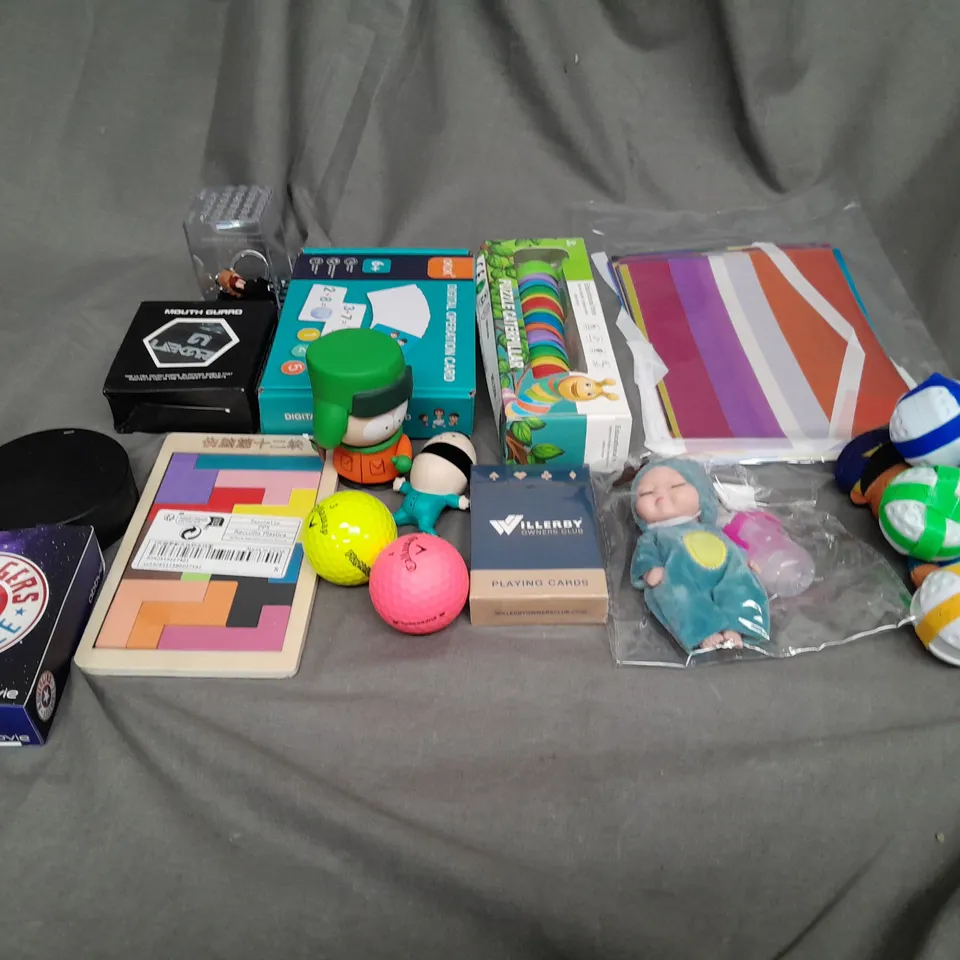 APPROXIMATELY 10 ASSORTED TOYS AND GAMES TO INCLUDE GOLF BALLS, BABY TOYS AND CARD GAMES