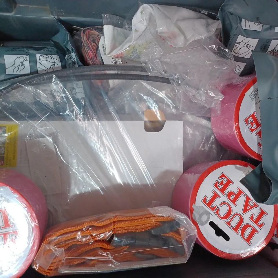 APPROXIMATELY 10 ASSORTED HOUSEHOLD ITEMS TO INCLUDE DUCT TAPE, POURING PAINT KIT, FOLIA ACRYLIC POURING PAINTS, ETC