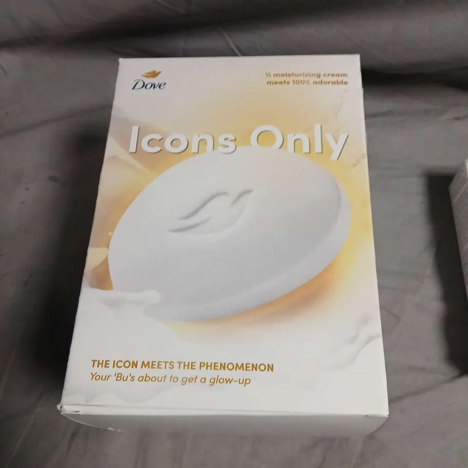 BOX OF APPROXIMATELY 12 COSMETIC ITEMS INCLUDING CERAVE HYDRATING FACIAL CREAM 50ML AND DOVE CREAM