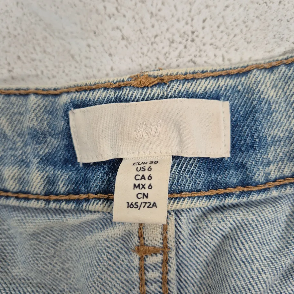 H&M DENIM CUT-OFF SHORTS – LIGHT WASH, UK 10 (EU 38)