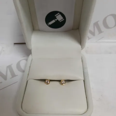 DESIGNER 18CT YELLOW GOLD RUB-OVER SET DIAMOND STUD EARRINGS