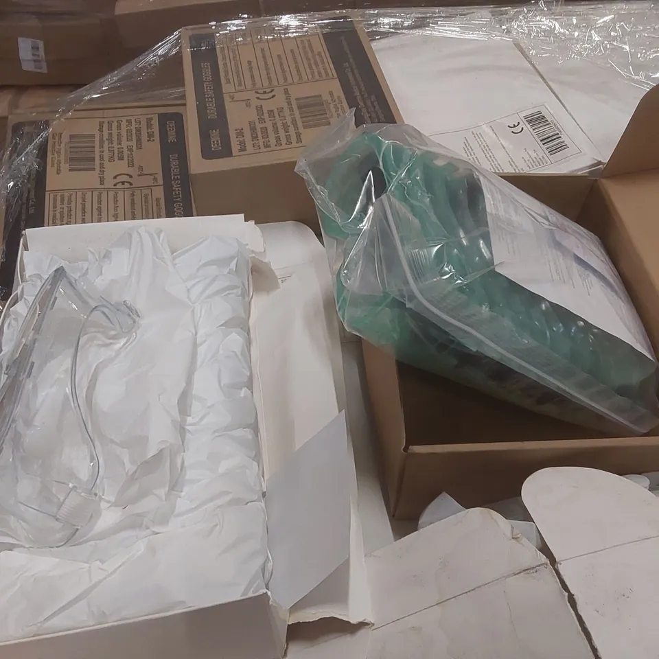 PALLET CONTAINING A VERY LARGE QUANTITY OF SAFETY GOGGLES