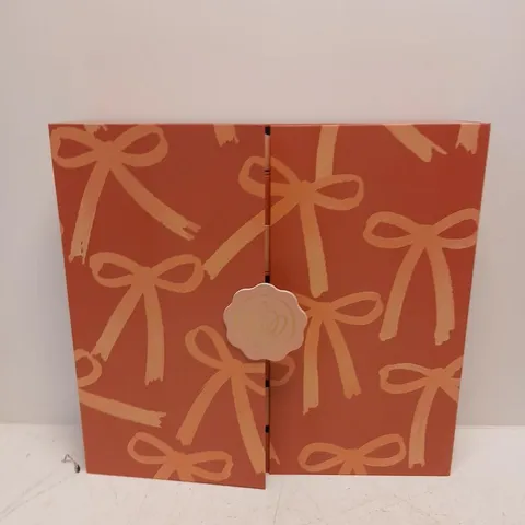 GLOSSYBOX ADVENT CALENDAR – 25 DAY COUNTDOWN GIFT (ORANGE GIFT BOX)