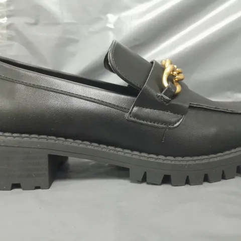 BOXED PAIR OF LONDON REBEL LOAFERS IN BLACK W. GOLD EFFECT CHAIN EU SIZE 38