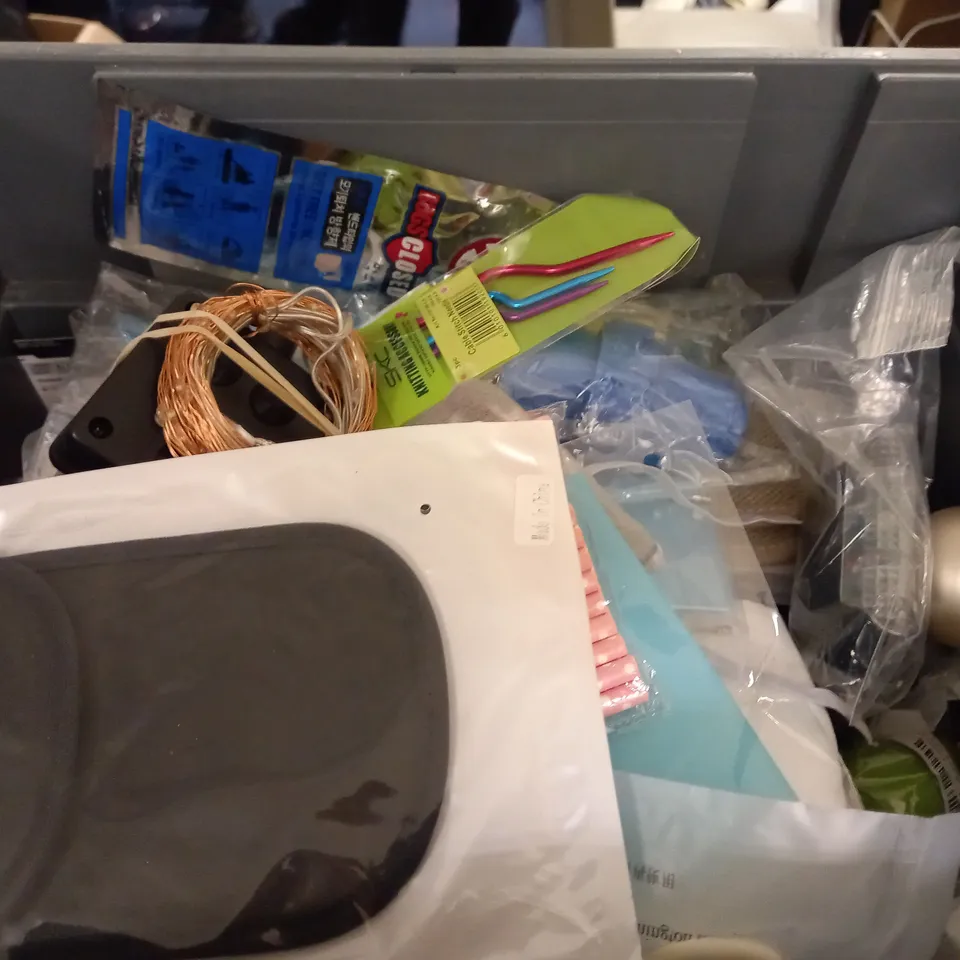 BOX OF APPROX 10 ITEMS TO INCLUDE PERSONALISED NUMBER PLATES, TABLET CASE AND KNITTING HOOKS