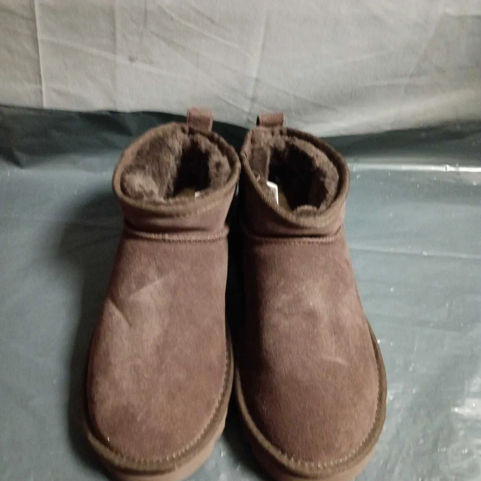 UGG BROWN SUEDE ANKLE BOOTS WITH SHEARLING LINING - UK SIZE 5