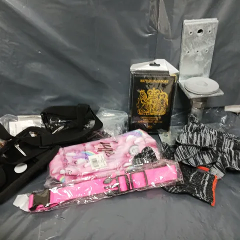 APPROXIMATELY 10 ASSORTED HOUSEHOLD ITEMS TO INCLUDE PASSPORT SLEEVE, HYPE PENCIL CASE, GLOVES, ETC