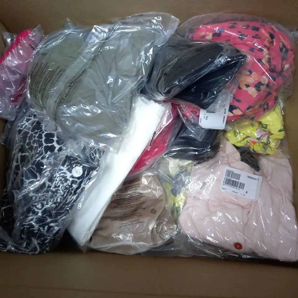 APPROXIMATELY 10 ASSORTED CLOTHING ITEMS TO INCLUDE TROUSERS, HATS, DRESSES, ETC
