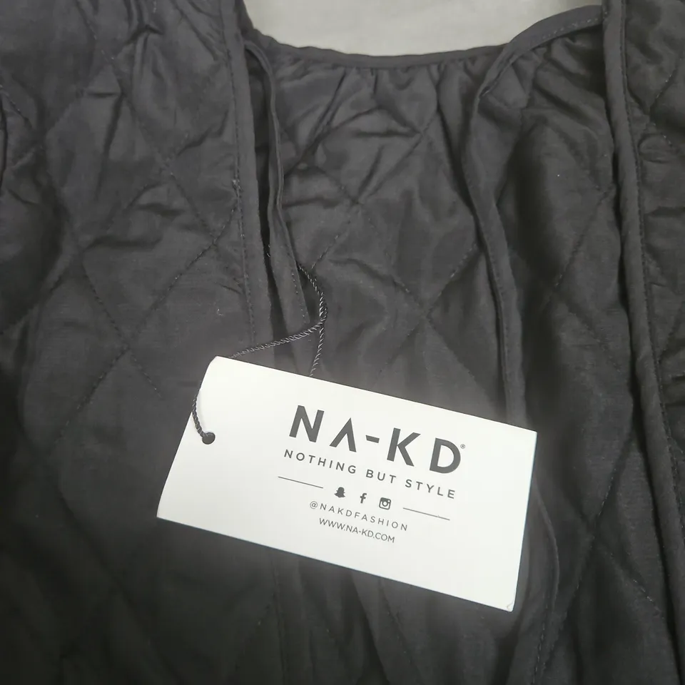 NA-KD BLACK QUILTED DRESS, UK 12 (EU 40) – BRAND TAG ATTACHED