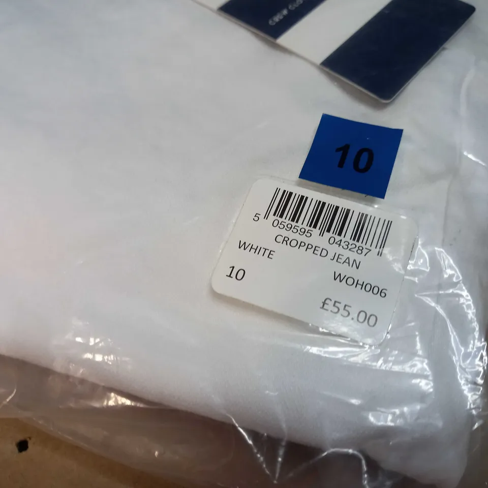 PACKAGED CREW CLOTHING COMPANY WHITE CROPPED JEANS - SIZE 10