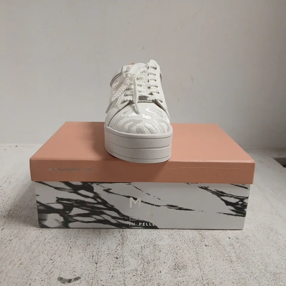 BOXED PAIR OF MODA IN PELLE BUTTERCUPP AZTEC PANEL CHUNKY TRAINERS IN WHITE SIZE UK 5