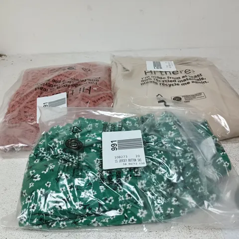 BOX OF APPROXIMATELY 20 ASSORTED CLOTHING ITEMS OF VARIOUS STYLES AND SIZES TO INCLUDE SHORT SLEEVE JERSEY BUTTON SHIRT, RUST CROCHET JUMPER, CONTOUR FLARE TROUSERS ETC