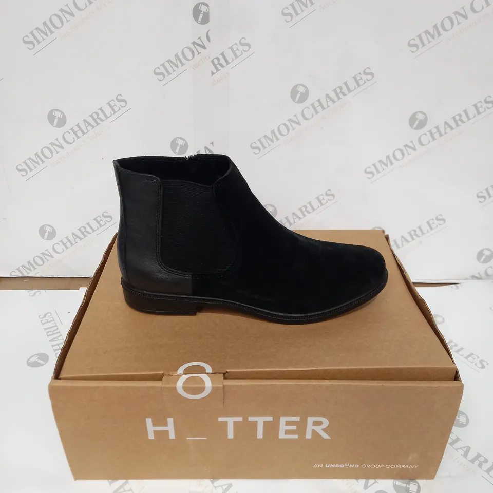 BOXED PAIR OF HOTTER TENBY ANKLE BOOT - BLACK METALLIC, SIZE 6.5