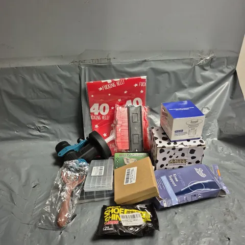 APPROXIMATELY 15 ASSORTED HOUSEHOLD ITEMS TO INCLUDE EVERYDAY KNEE SUPPORT SLEEVE, BRITANIUM LOCK, SHOE SHINE WIPES, ETC