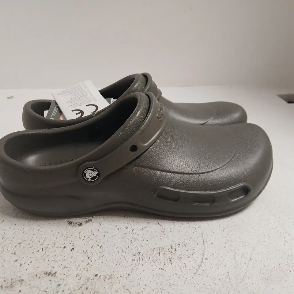 CROCS CLASSIC CLOG – GREY - SIZE 11