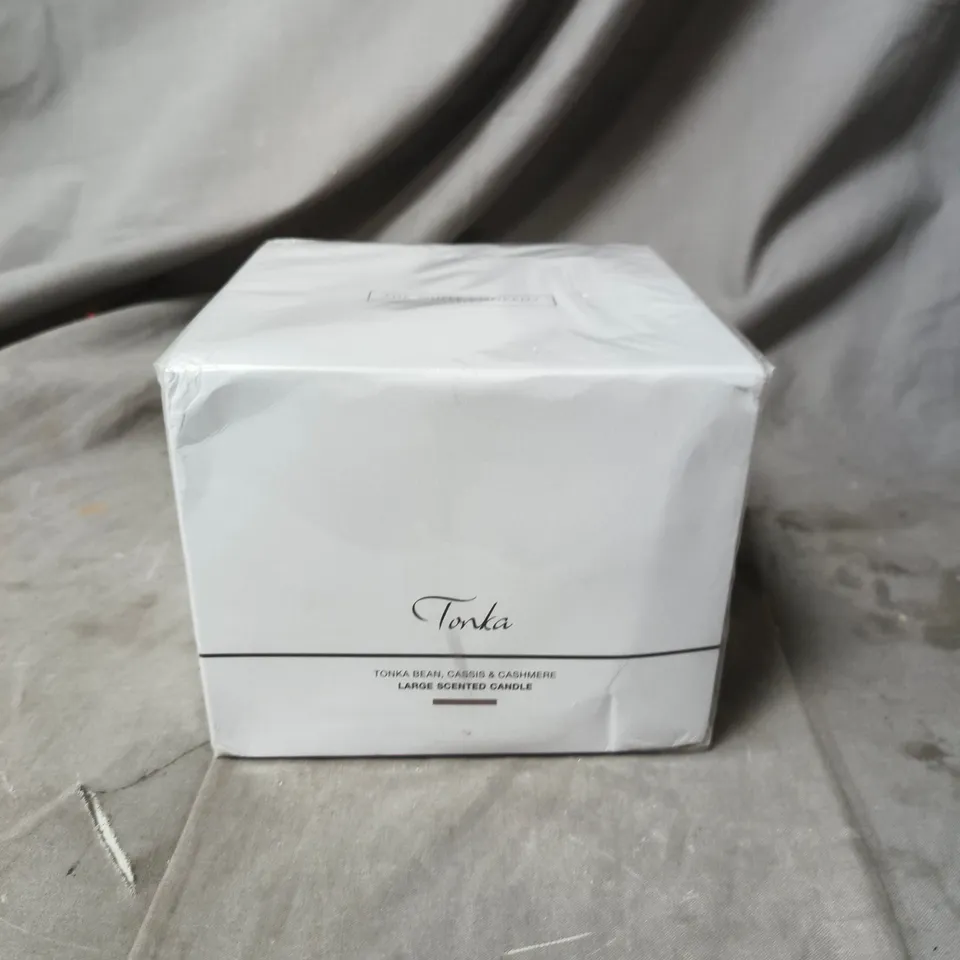 THE WHITE COMPANY TONKA BEAN, CASSIS & CASHMERE LARGE SCENTED CANDLE – BOXED
