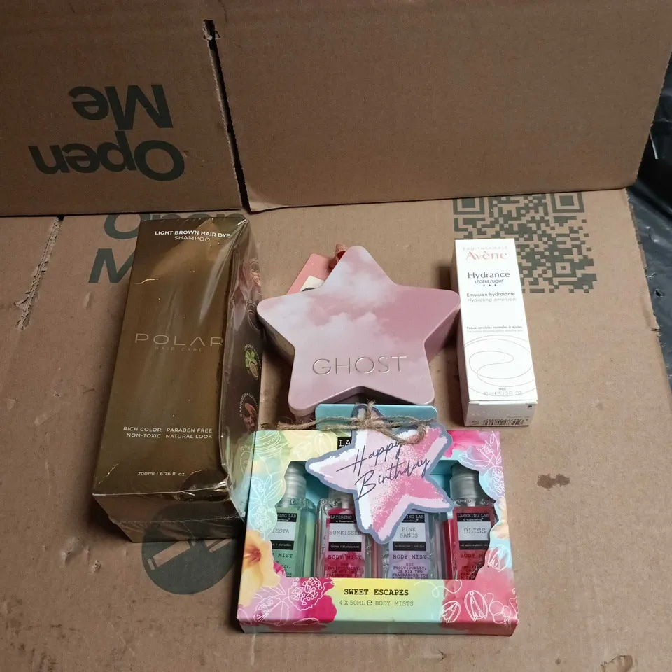 TOTE OF APPROXIMATELY 14 ASSORTED COSMETIC ITEMS TO INCLUDE AVENE HYDRANCE, GHOST MINI GIFT SET, POLAR HAIR CARE SHAMPOO, LAYERING LAB MINI GIFT SET ETC