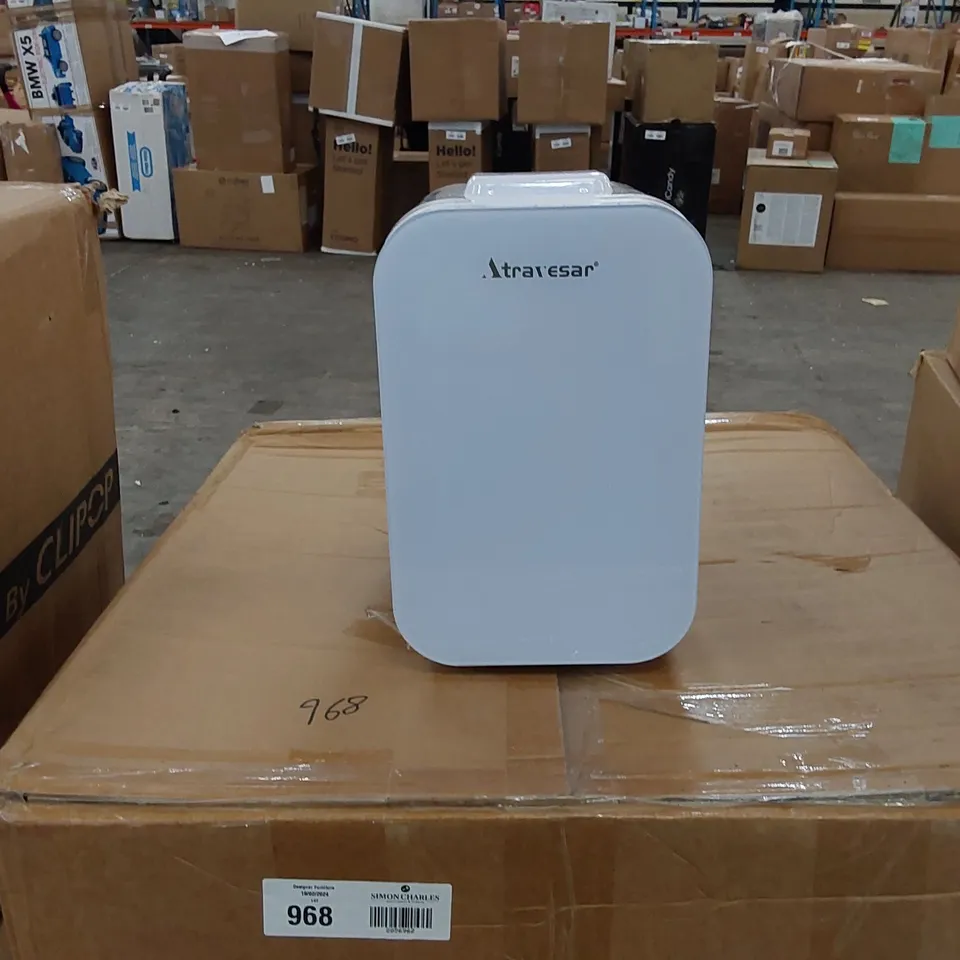 BOXED VENESA ATRAVESAR MINI FRIDGE (1 BOX)