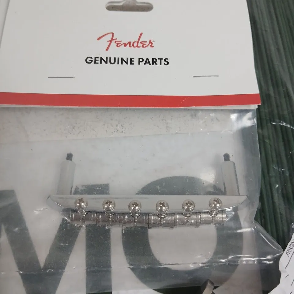 LOT OF ASSORTED HOUSEHOLD ITEMS TO INCLUDE FENDER SPARE PART, CUTTING DISCS AND CARD SLEEVES