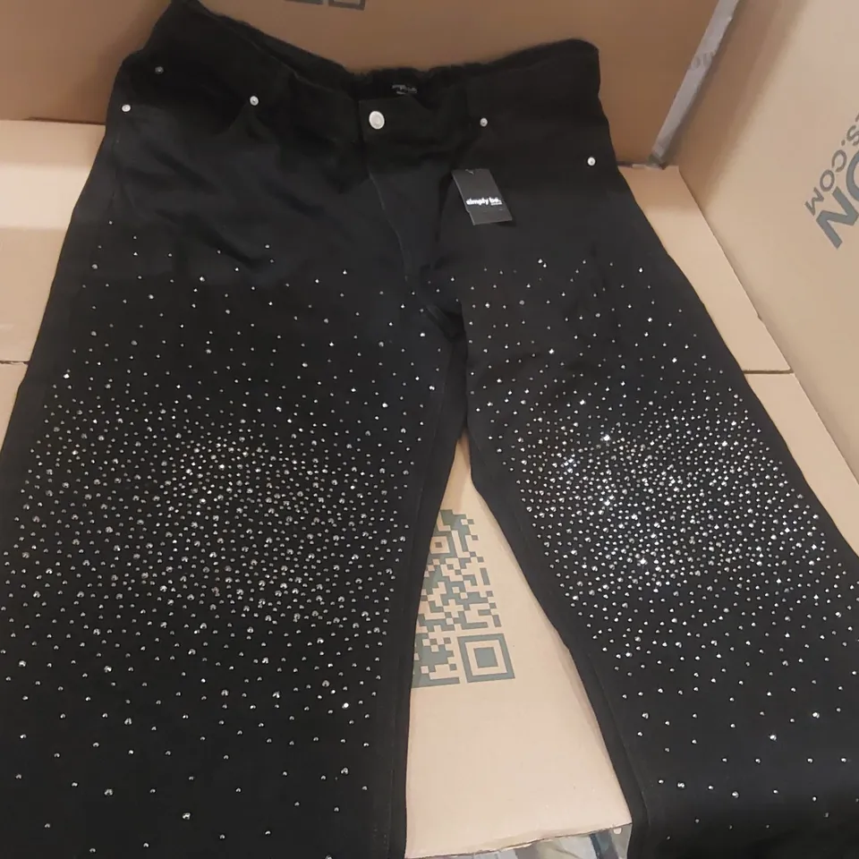 BOX CONTAINING APPROXIMATELY 8x BRAND NEW SIMPLY BE EMBELLISHED WIDE LEG JEANS - SIZE 32
