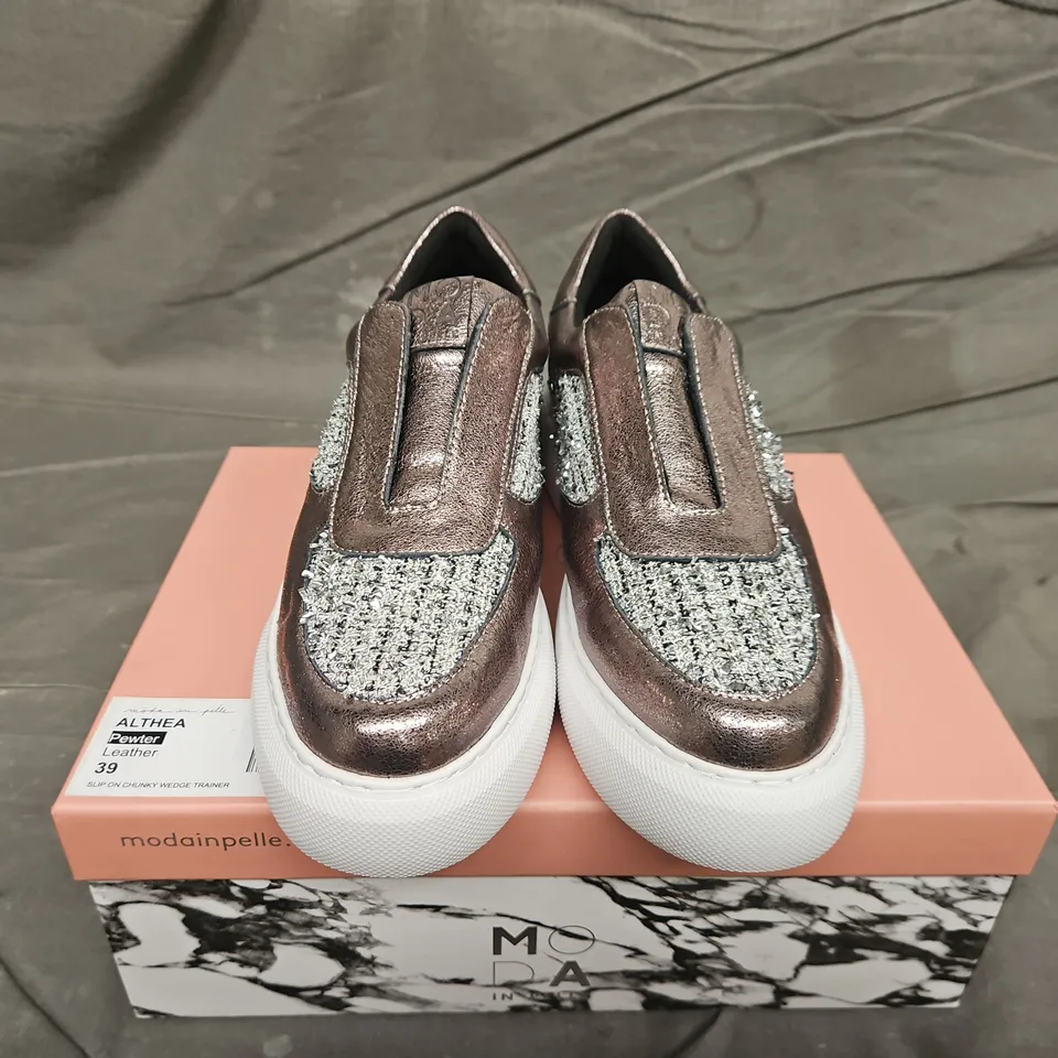 BOXED MODA IN PELLE SLIP ON CHUNKY WEDGE TRAINERS - UK SIZE 39