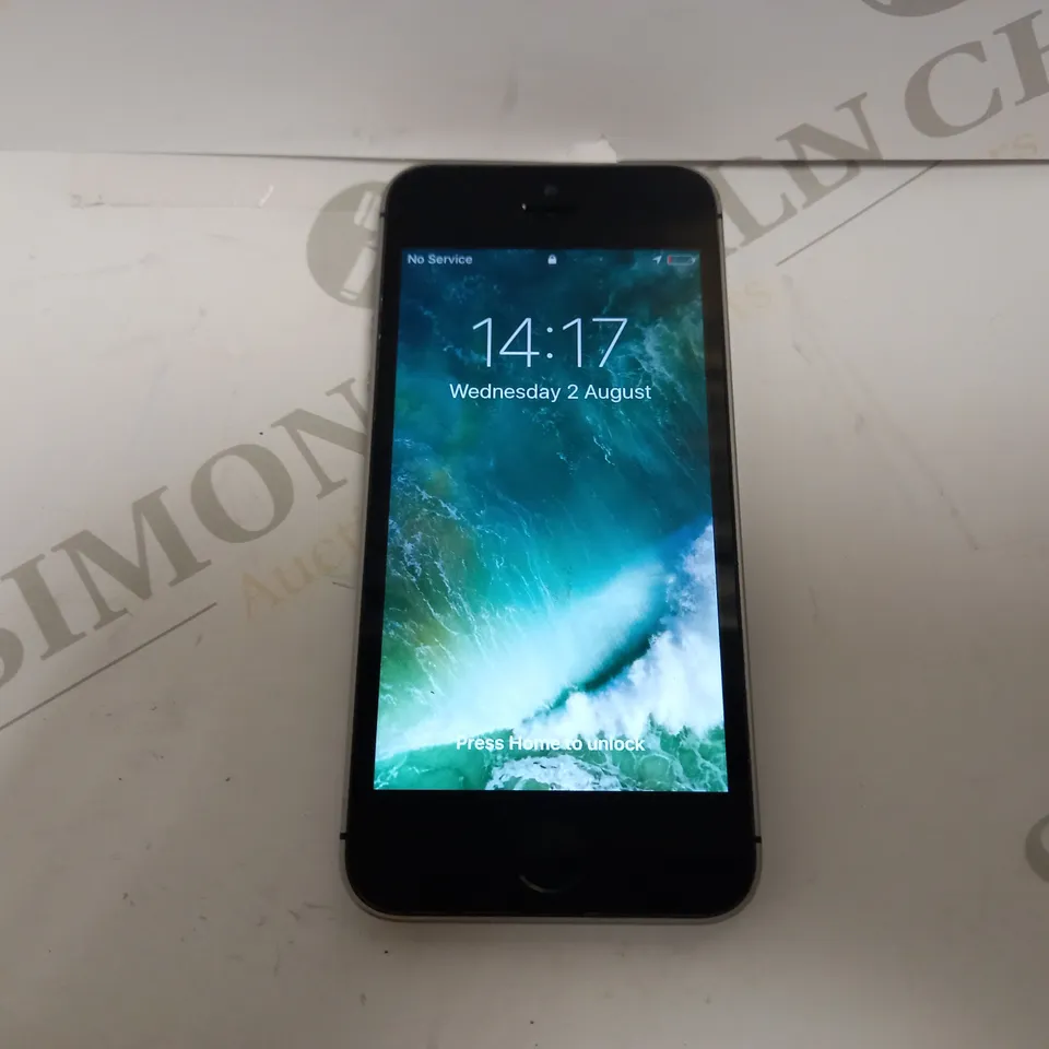 APPLE IPHONE SE (1ST GENERATION) - SILVER 