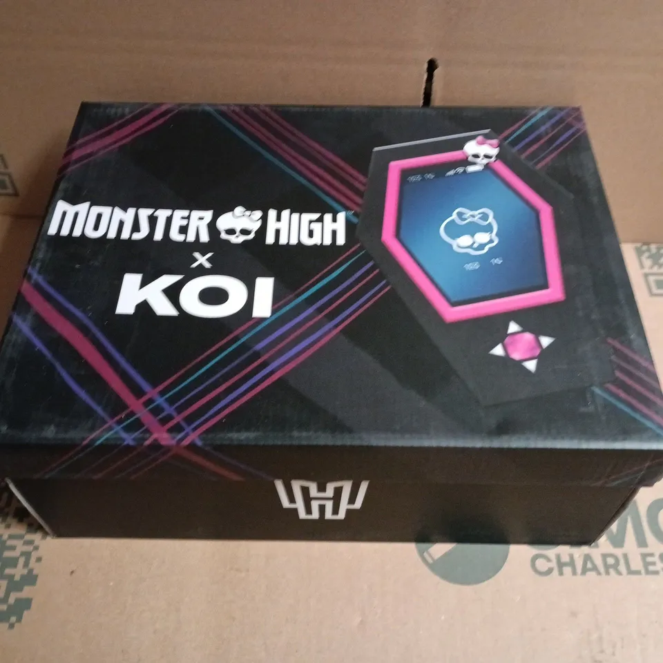 BOXED KOI MONSTER HIGH OH MY RA BEJEWELLED CHUNKY TRAINERS - UK 6