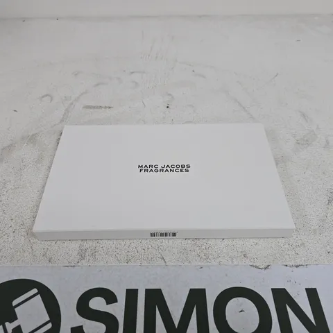 MARC JACOBS MAKE UP BAG BOXED