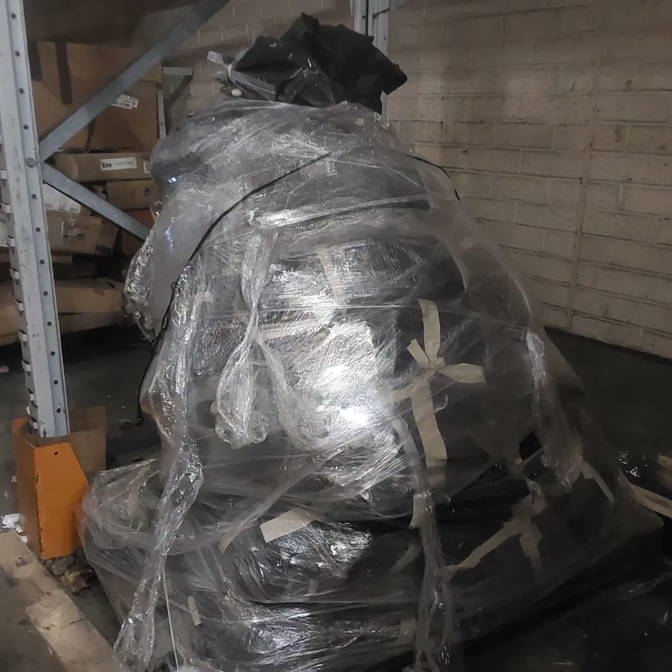 PALLET CONTAINING A VERY LARGE QUANTITY OF COVERS