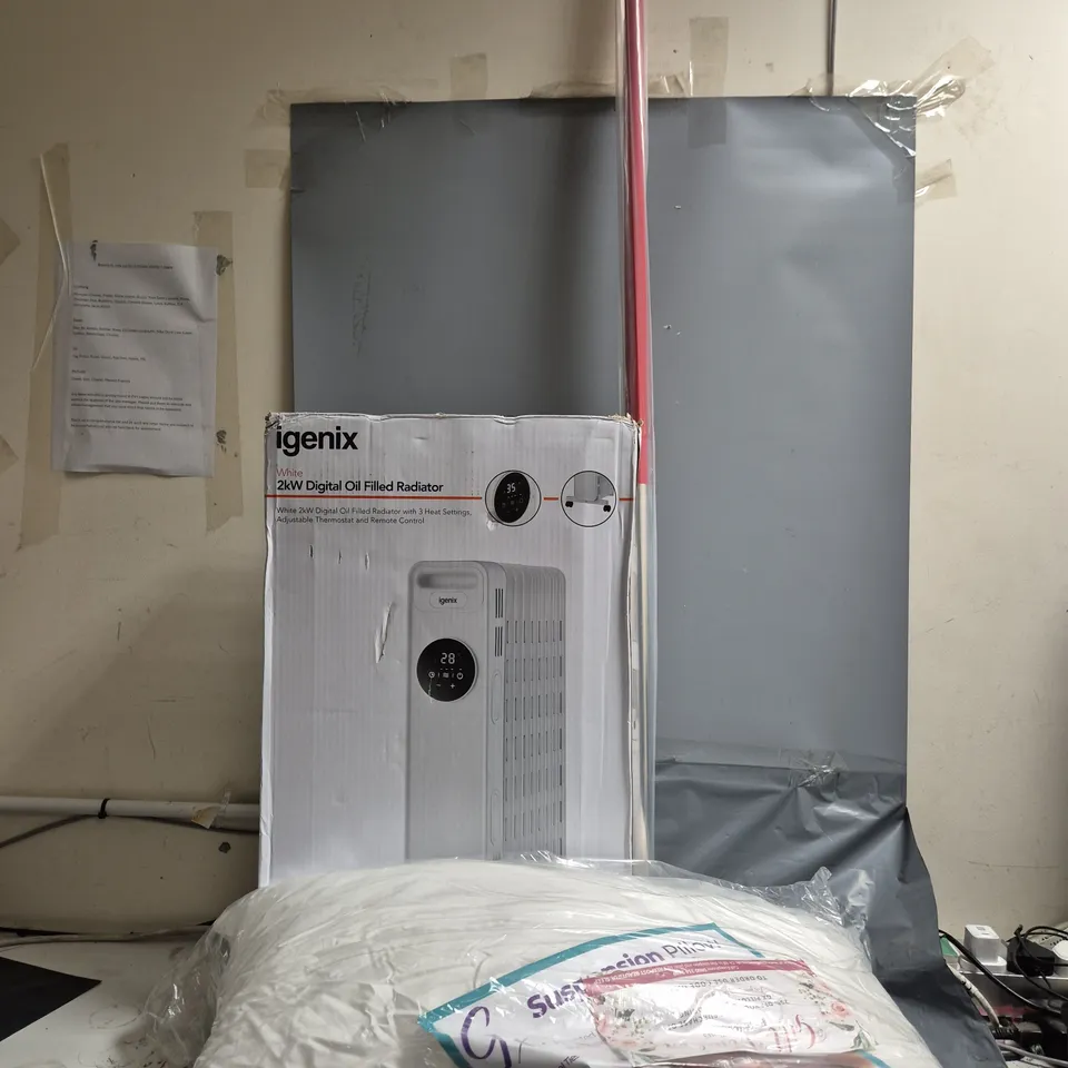 APPROXIMATELY 6 ASSORTED ITEMS TO INCLUDE IGENIX 2KW DIGITAL OIL FILLED RADIATOR, SUSPENSION PILLOW. GREY STORAGE TUB, ETC - COLLECTION ONLY