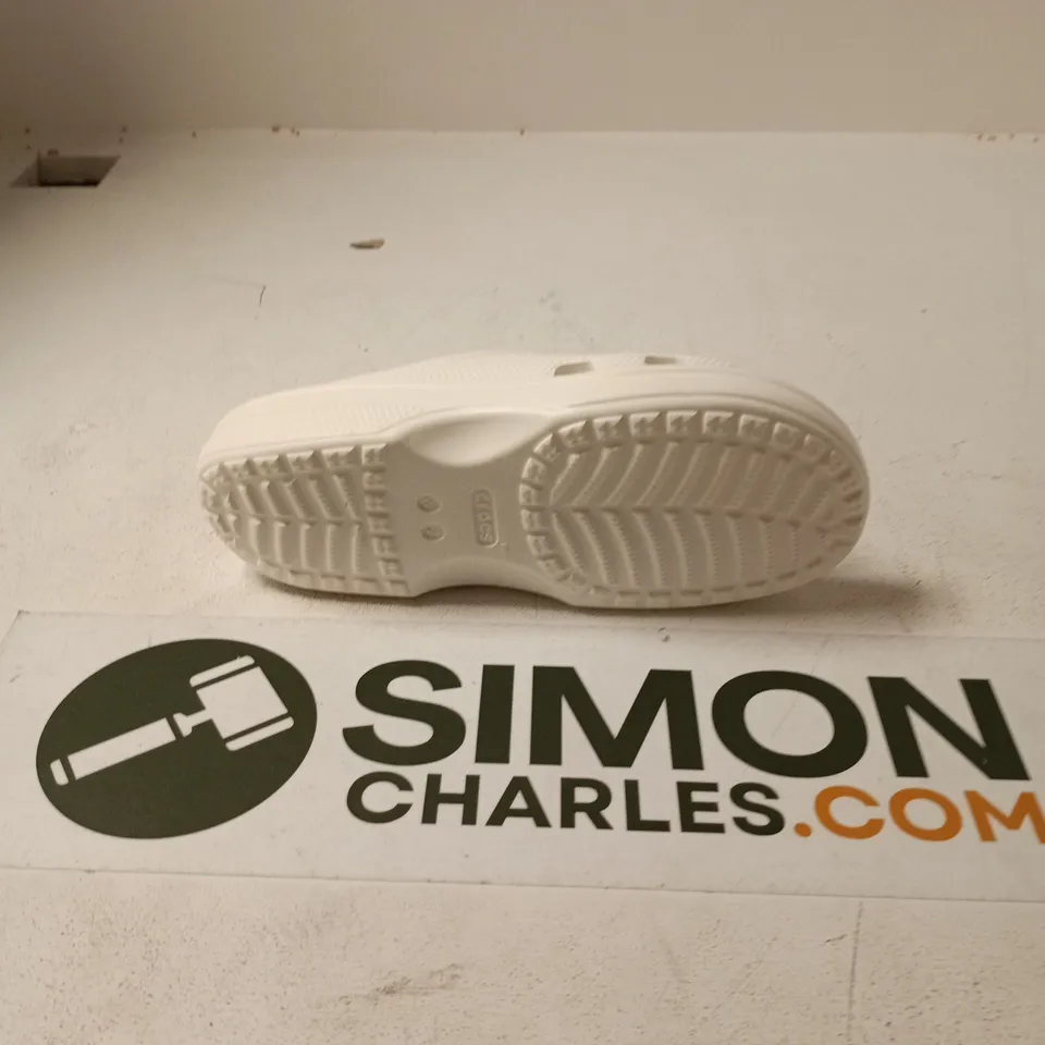 UNBOXED PAIR OF CROCS SATURDAY SLIDEW IN WHITE - W7