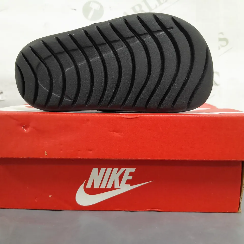 BOXED PAIR OF NIKE KAWA INFANT SLIDES IN BLACK UK SIZE 5.5