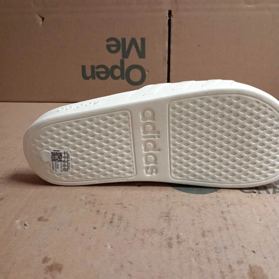 ADIDAS ADILETTE AQUA SLIDERS WHITE SIZE 6