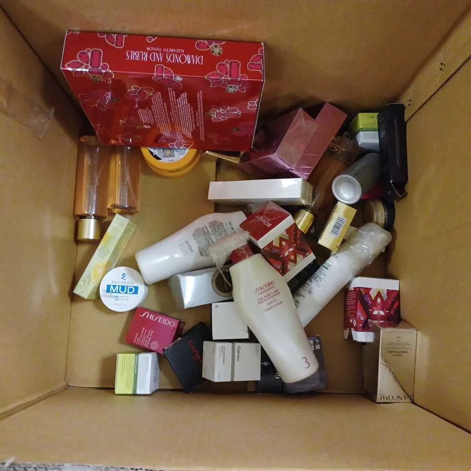 BOX OF APPROXIMATELY 30 COSMETICS ITEMS TO INCLUDE SHISEIDO PROFFESIONAL THE HAIR CARE SHIELD, LANCOME TEINT VISIONNAIRE MAKE-UP DUO, ELIZABETH TAYLOR DIAMONDS AND RUBIES SET, ETC