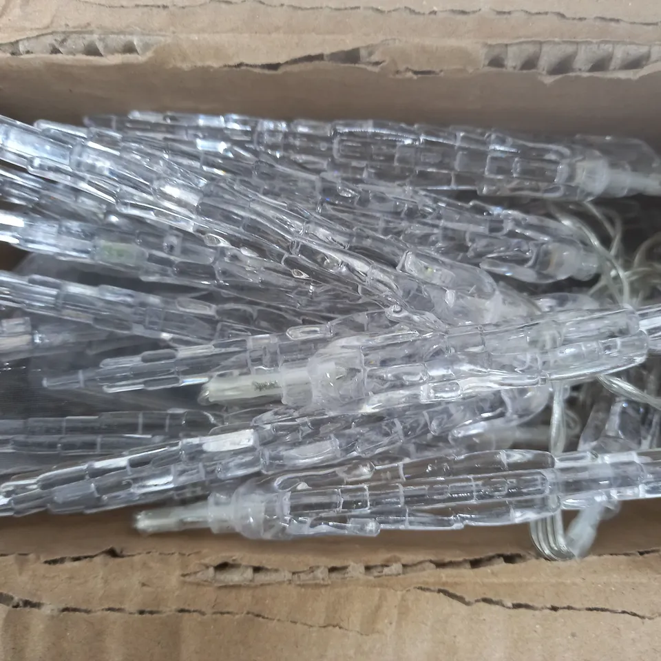 HOME REFLECTIONS SET OF 2 20 LIGHT 2M INDOOR /OUTDOOR ICICLE LIGHT STRAND