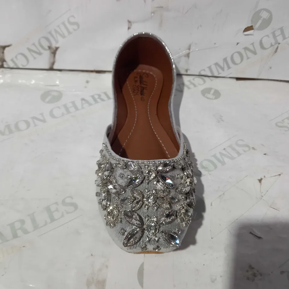 BOXED PAIR OF SANDAL HOUSE CLOSED TOE SLIP-ON SHOES IN METALLIC SILVER COLOUR WITH JEWEL EFFECT UK SIZE 6