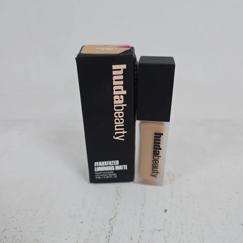 BOXED HUDABEAUTY LIQUID CONCEALER GRANOLA 4.5G