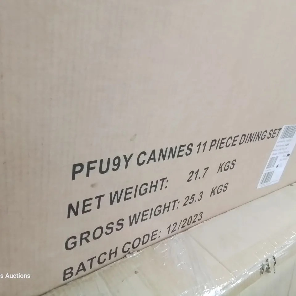 BOXED CANNES PATIO DINING TABLE