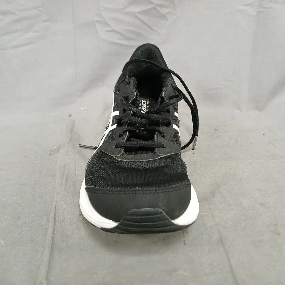 BOXED PAIR OF UNBRANDED SHOES IN BLACK/WHITE SIZE 7
