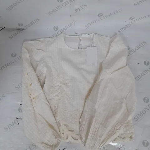 MANGO EMBROIDERED PUFF SLEEVE SHIRT IN OFF WHITE SIZE 12