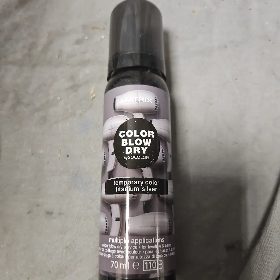 BOX OF APPROXIMATELY 24 MATRIX COLOR BLOW DRY TEMPORARY COLOR SPRAY TITANIUM SILVER – 70ML