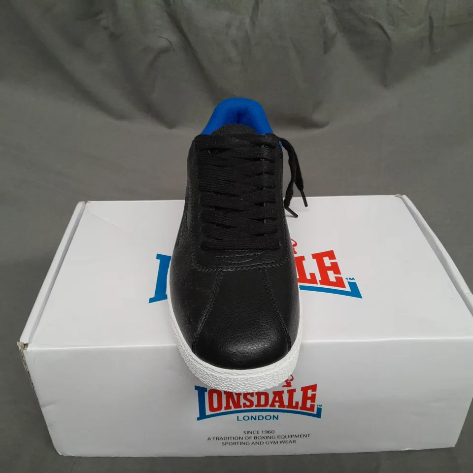 BOXED PAIR OF LONSDLE CASUAL TRAINERS SIZE 7