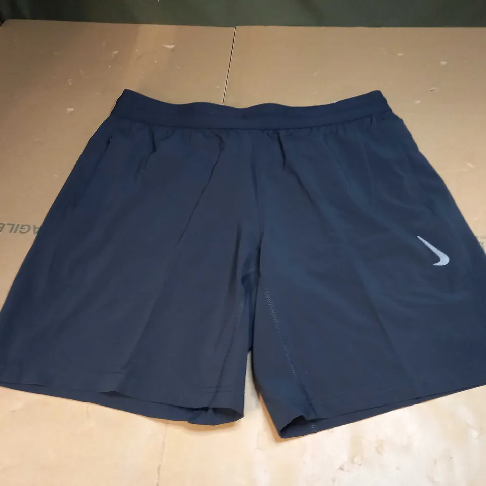 NIKE LOGO YOGA SHORTS SIZE L